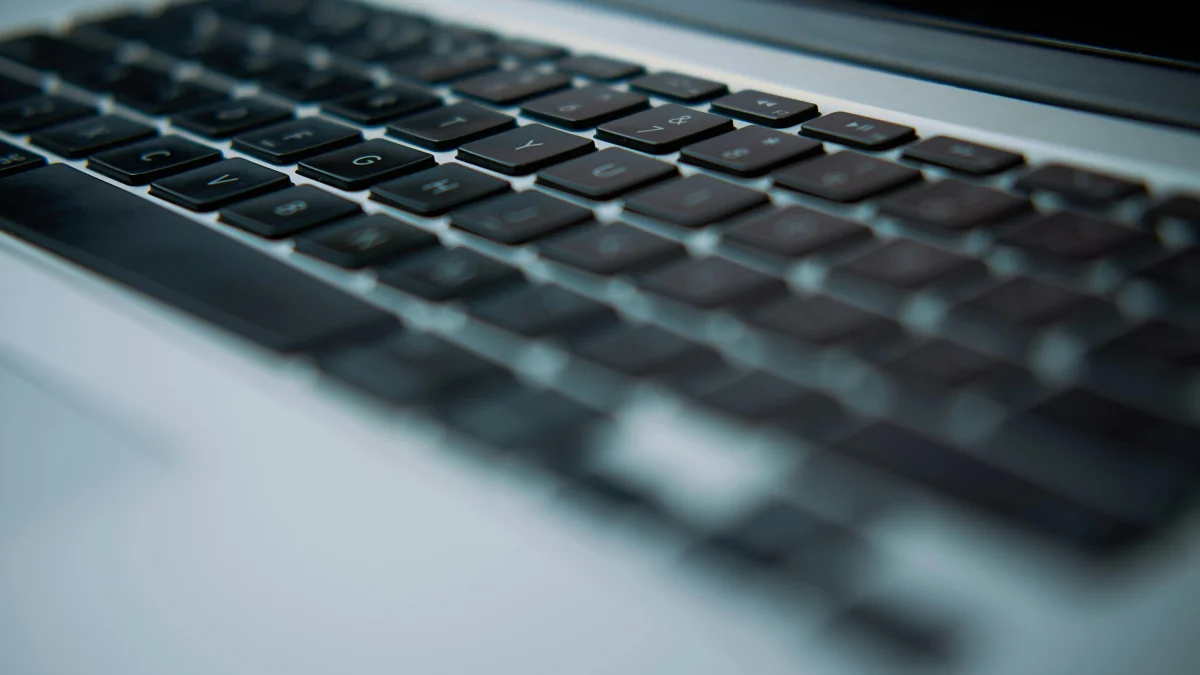 Black and silver keyboard